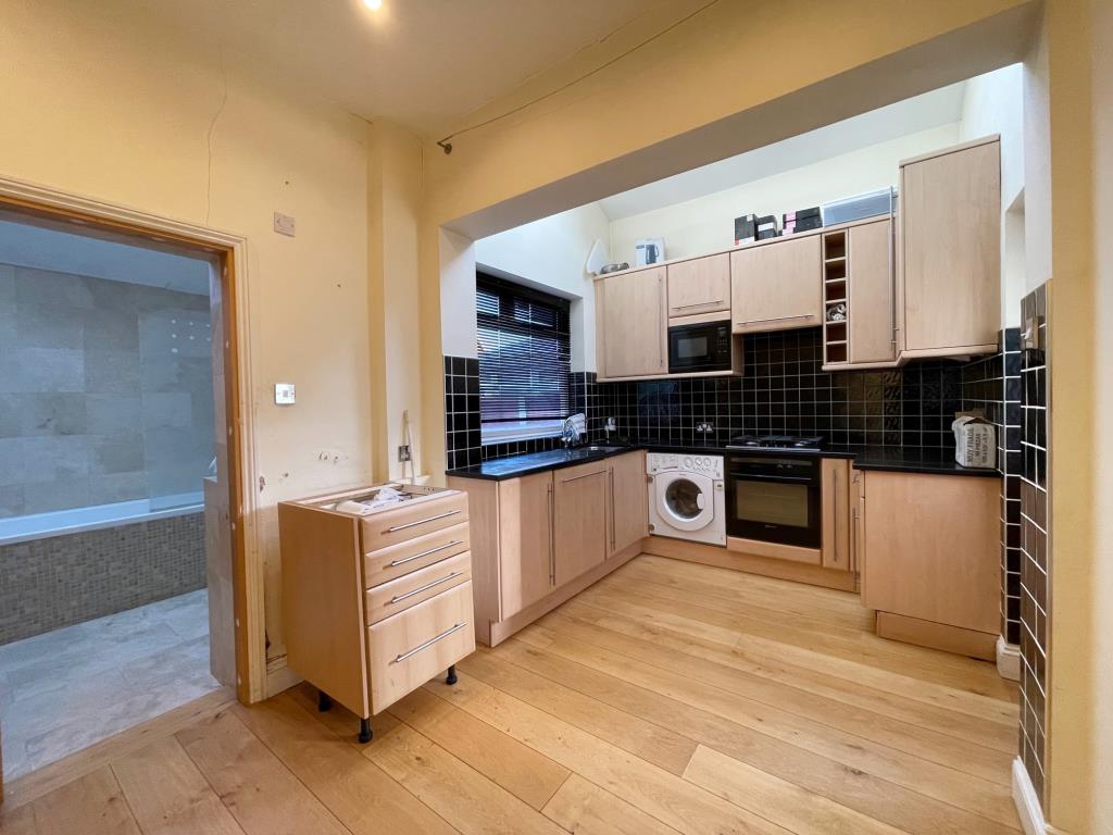 Lot: 49 - VACANT SEMI-DETACHED HOUSE FOR IMPROVEMENT -